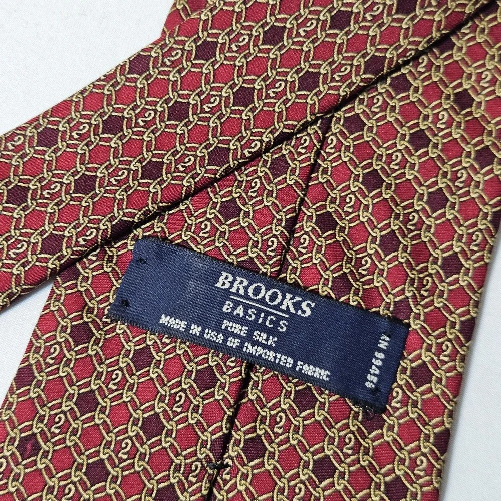 Brooks Brothers Basics  RedNecktie Design Neck Tie Silk Handmade USA‎ Necktie